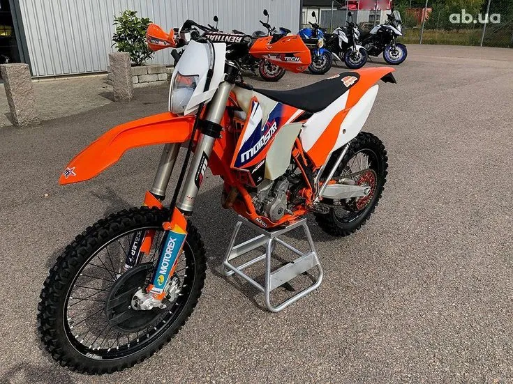 KTM 250  Image 1